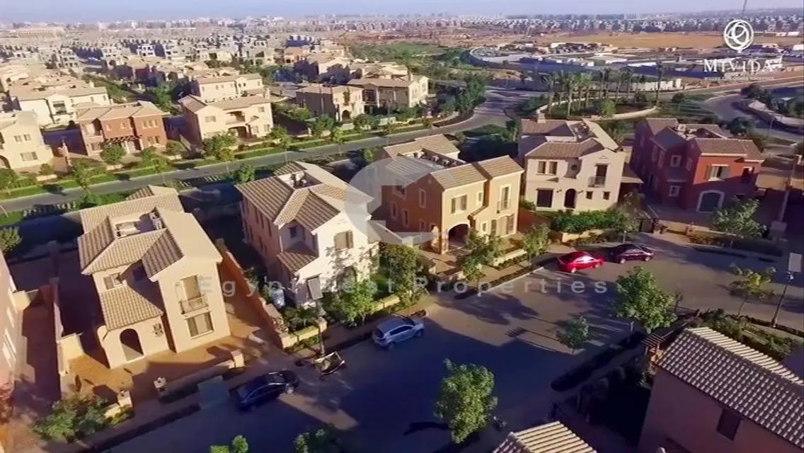 ريسيل شقه للبيع متشطبة استلام فوري مفيدا اعمار