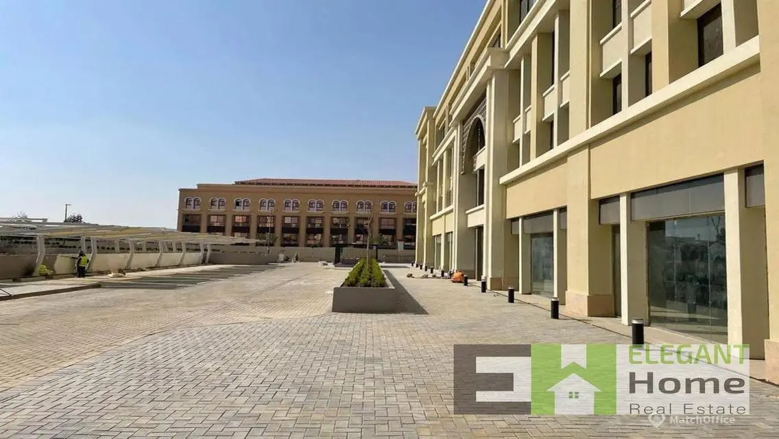 شقة فاخرة بمساحة 1200 متر مربع للبيع