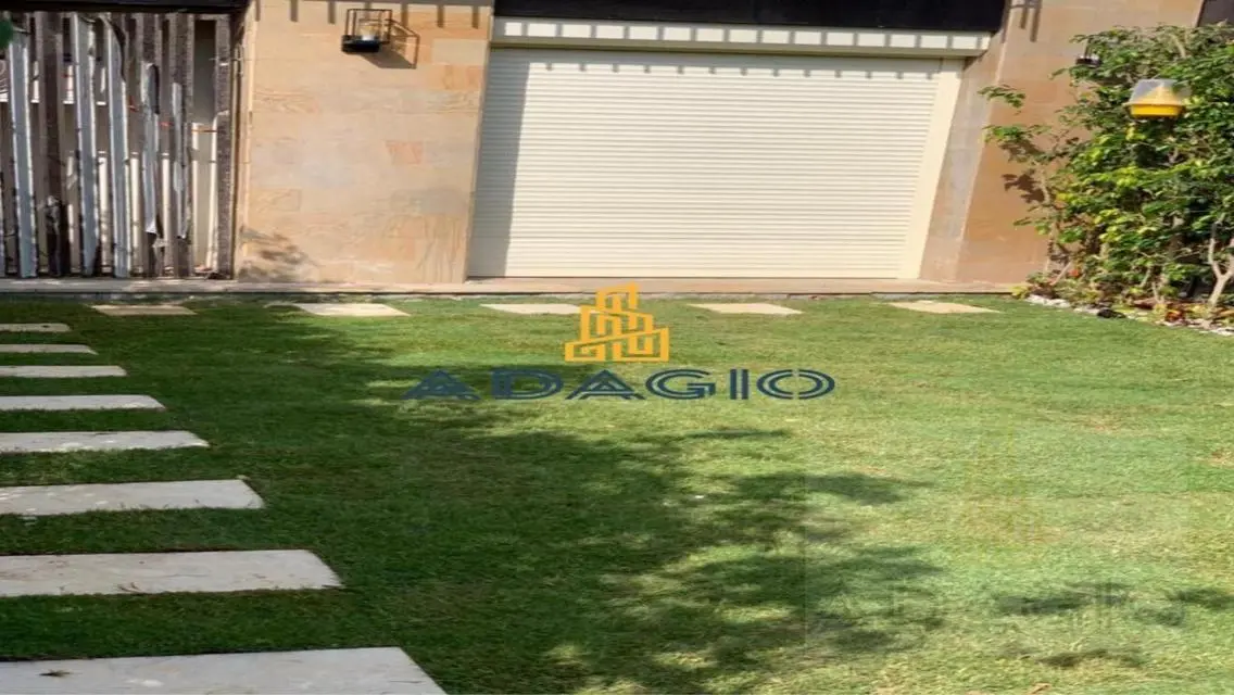 للبيع شقه ارضي بجنينه بالكورتيارد سوديك ويست