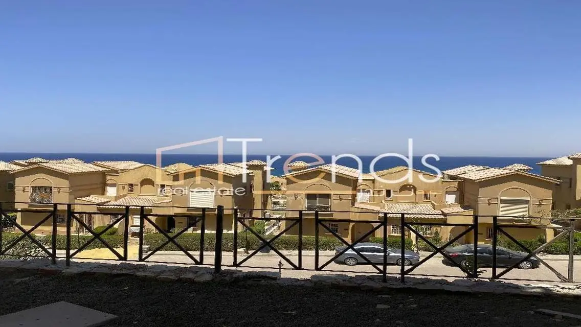 Luxury Apartment with Private Balcony and Garden