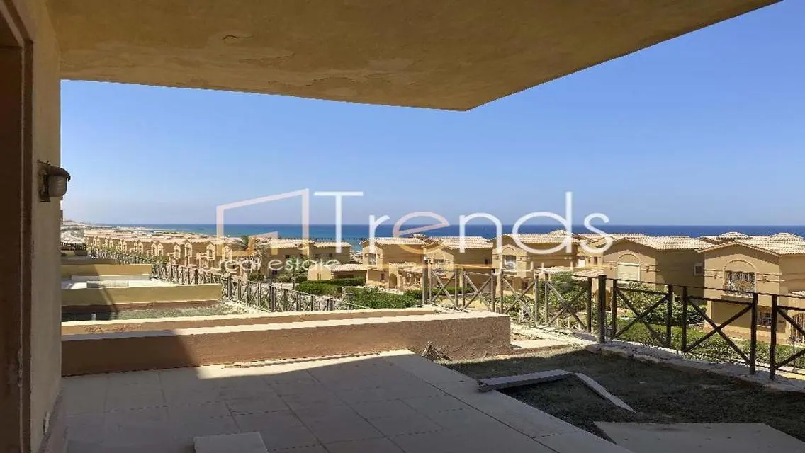 Luxury Apartment with Private Balcony and Garden