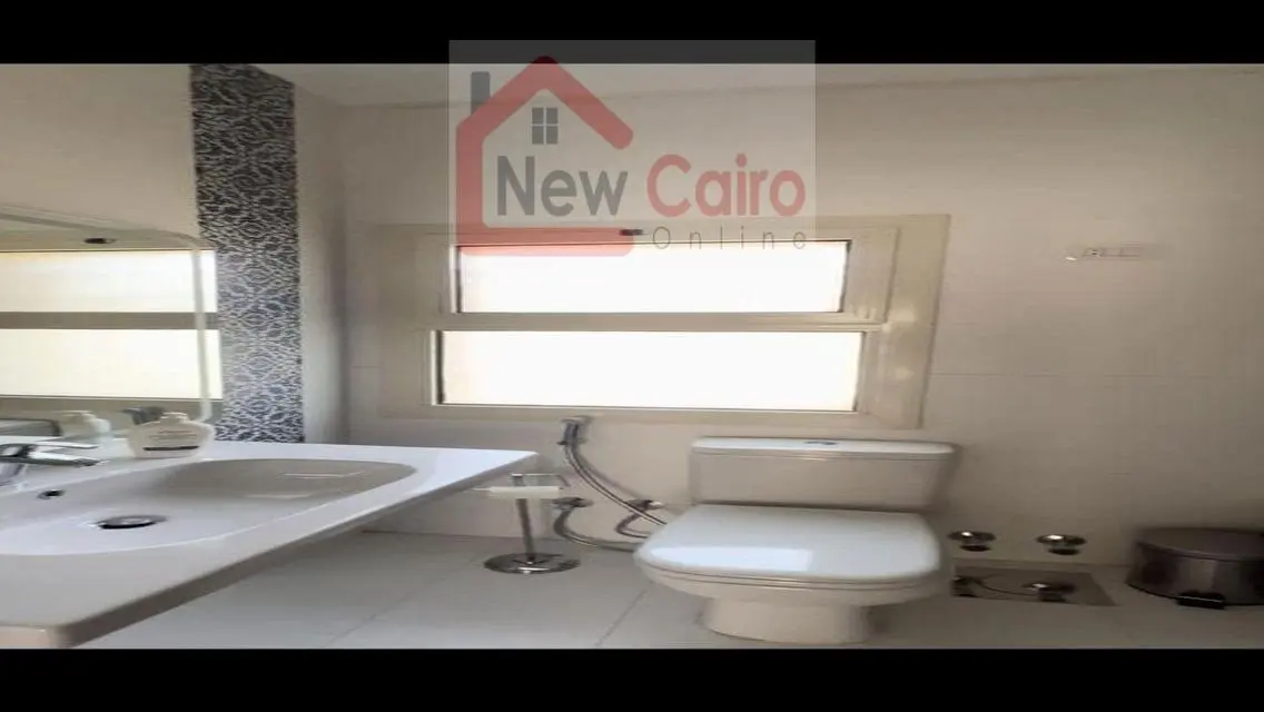 شقة فاخرة في AUC مع إطلالة رائعة