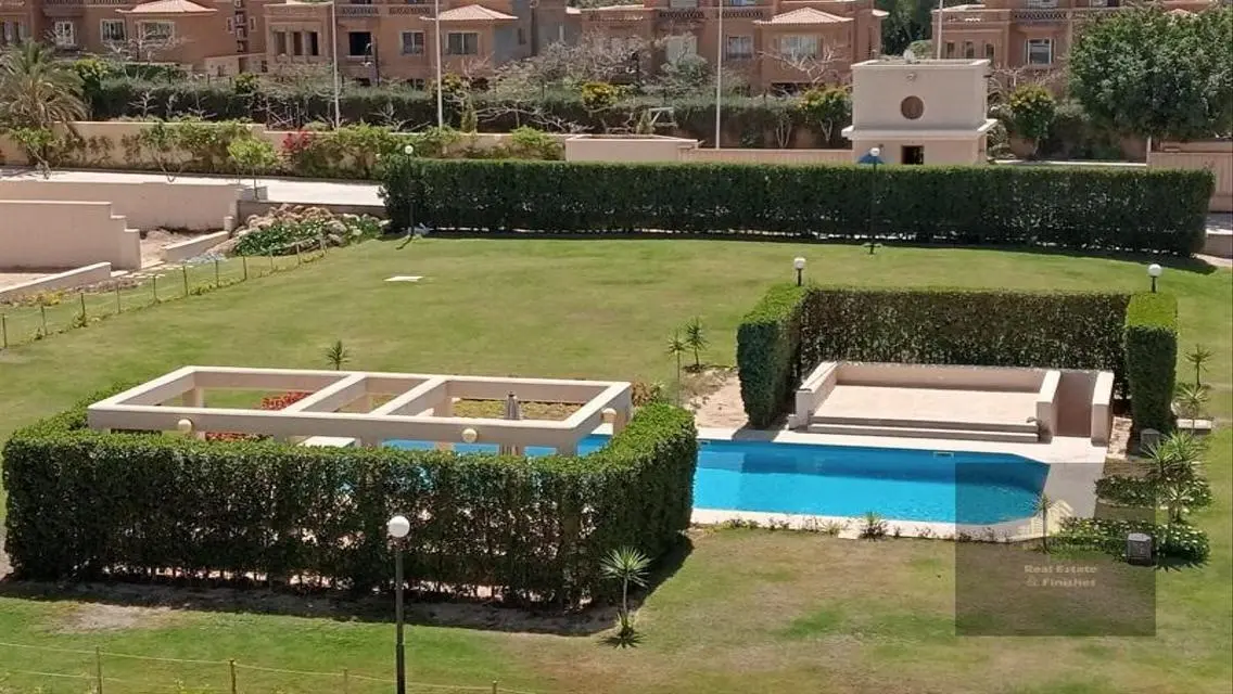 فيلا في توب فيو مفروشه  وبسعر مميز اول سكن