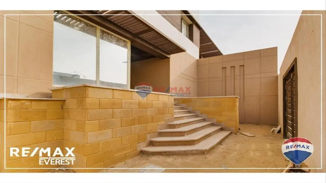 توين هاوس ريسيل بموقع مميز في كمبوند UPville