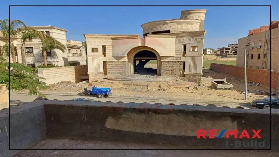 فيلا حصرية للبيع في جولف سيتي، العبور، القاهرة.