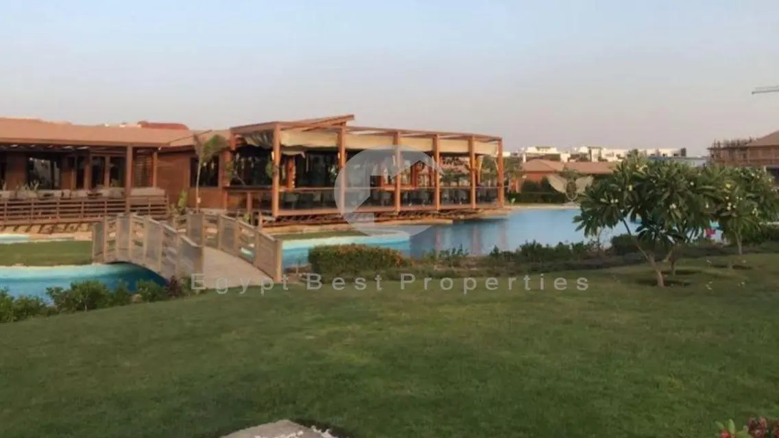Townhouse for sale /Hydepark new cairo /10 years