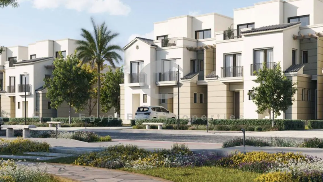 Townhouse for sale /Hydepark new cairo /10 years