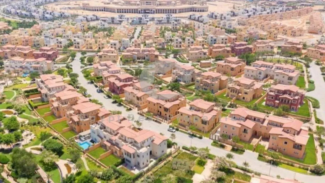 Townhouse for sale /Hydepark new cairo /10 years