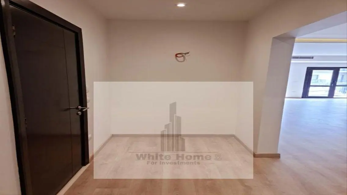 Super deluxe apartment semi-furnished in Eastown
