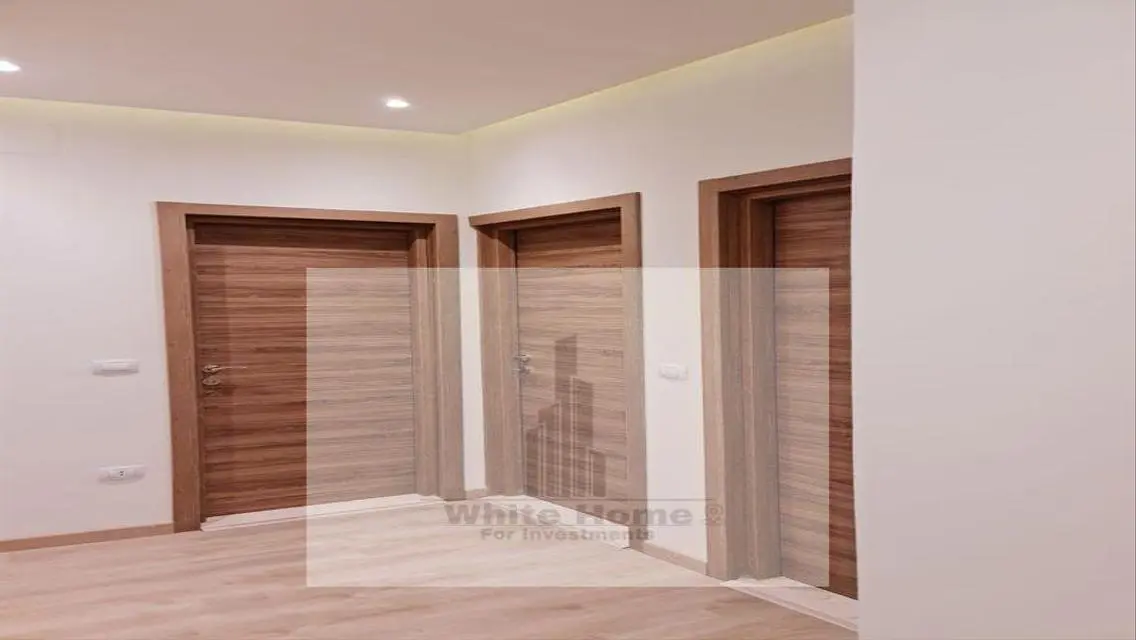 Super deluxe apartment semi-furnished in Eastown
