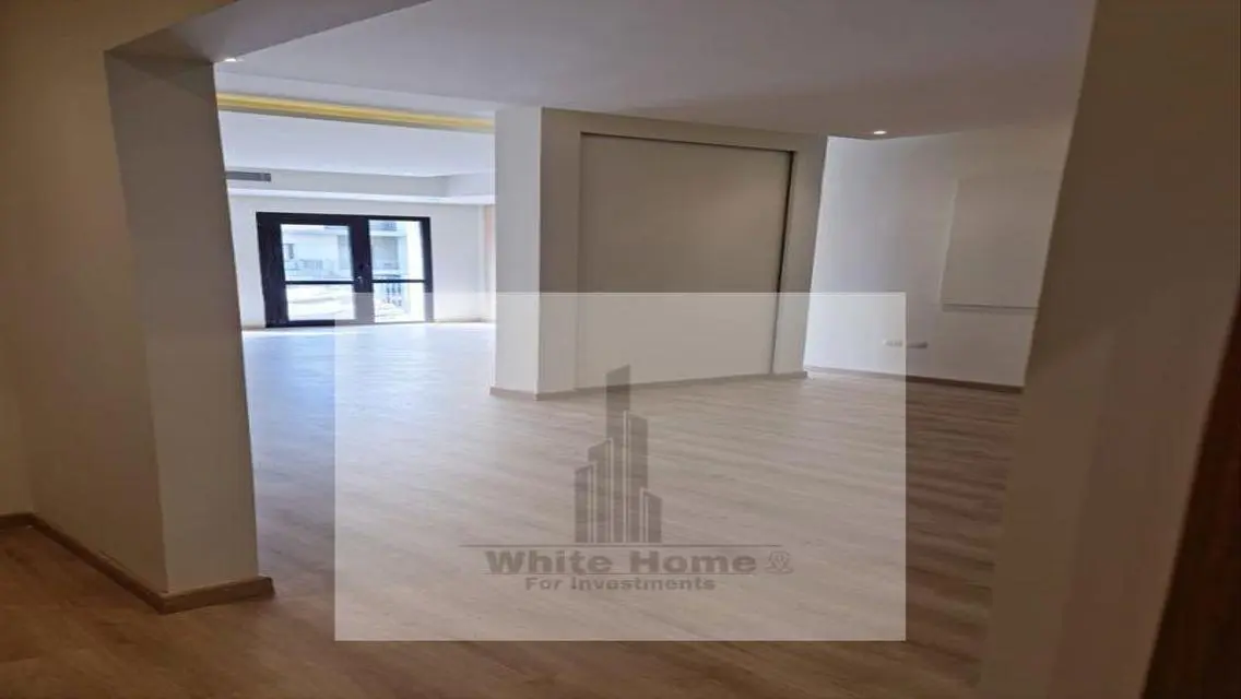 Super deluxe apartment semi-furnished in Eastown