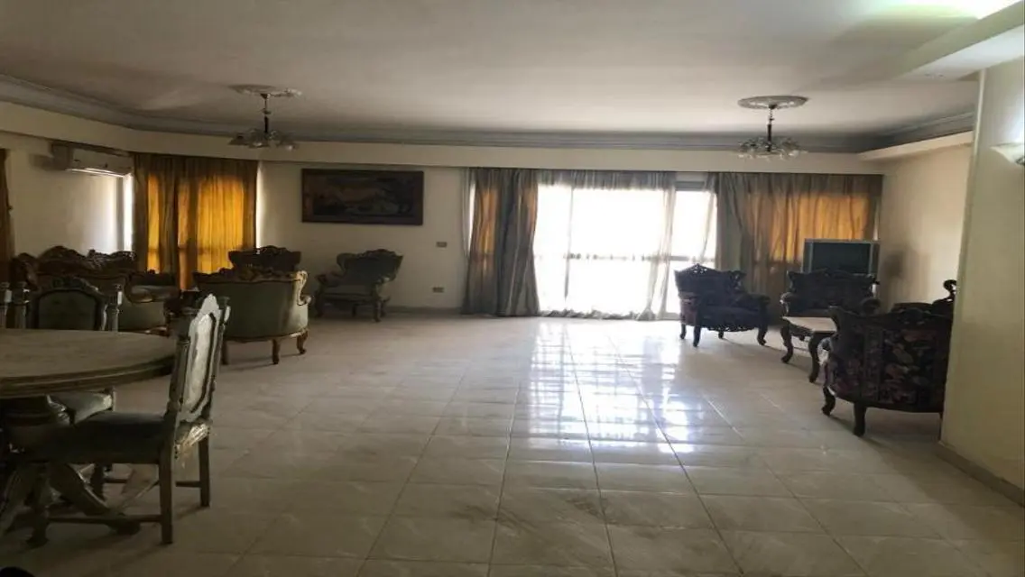 شقة فاخرة بمساحة 250 متر للبيع