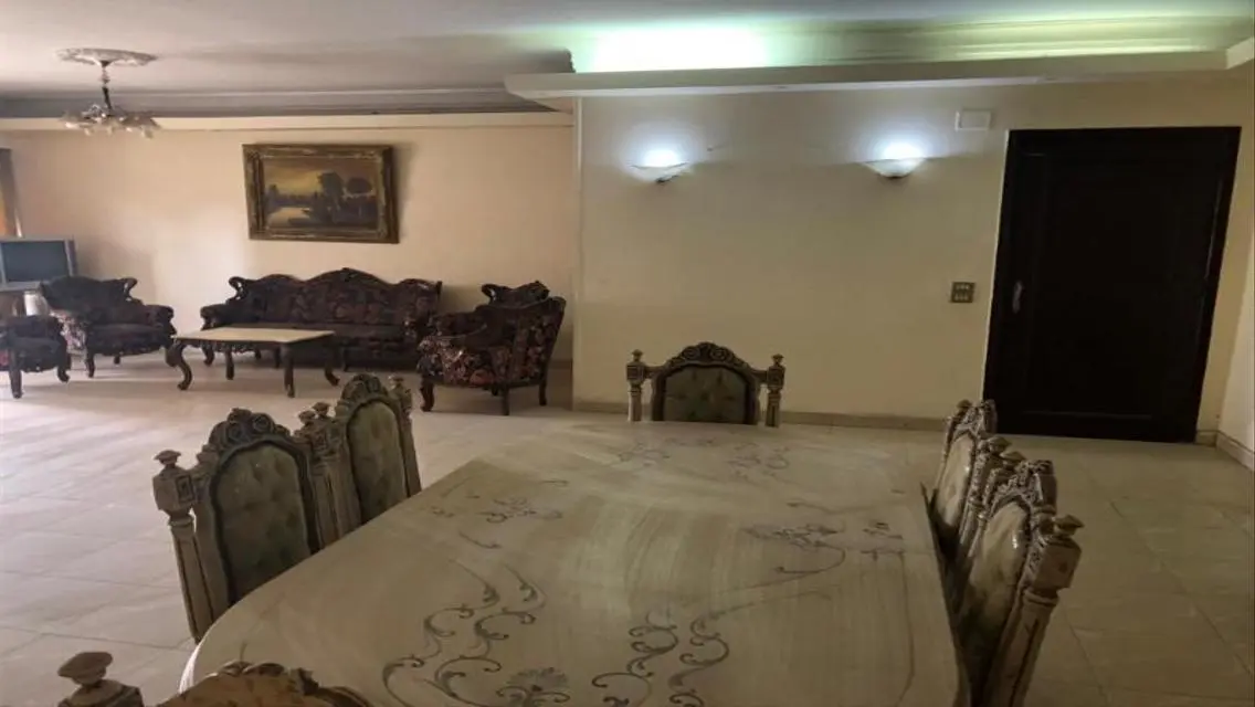 شقة فاخرة بمساحة 250 متر للبيع