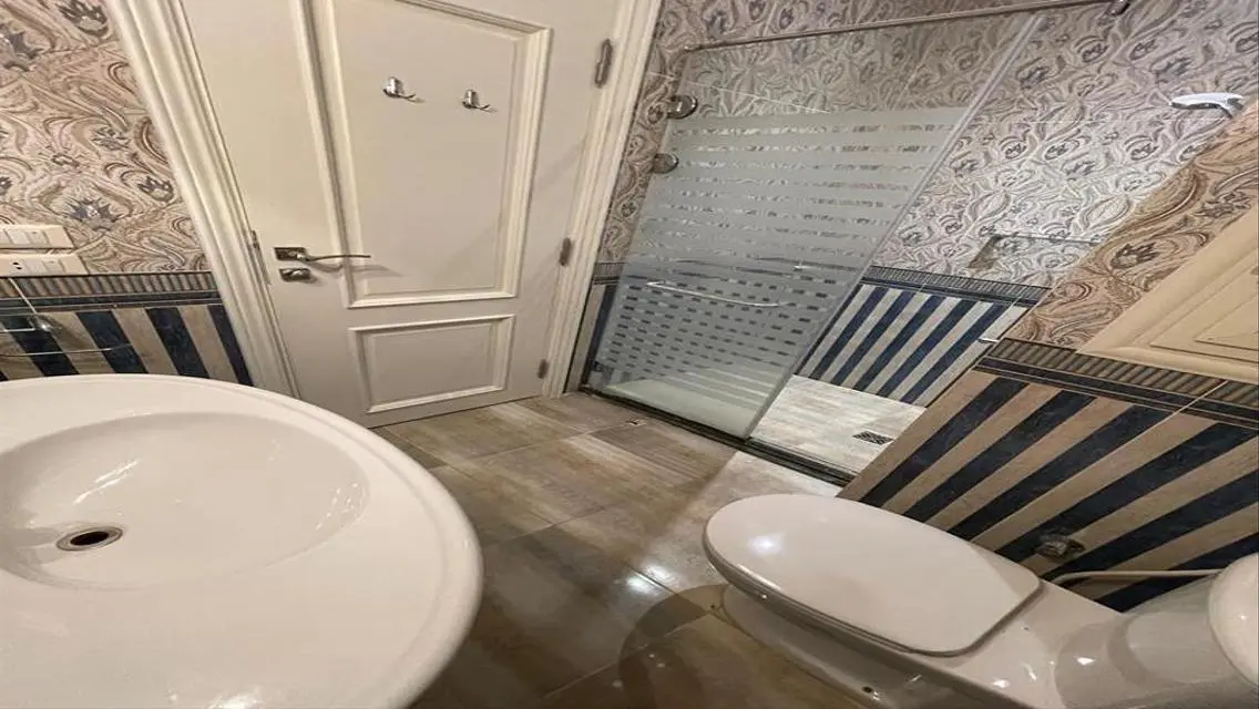 شاليه مفروش بالكامل مع تكييفات للإيجار.
