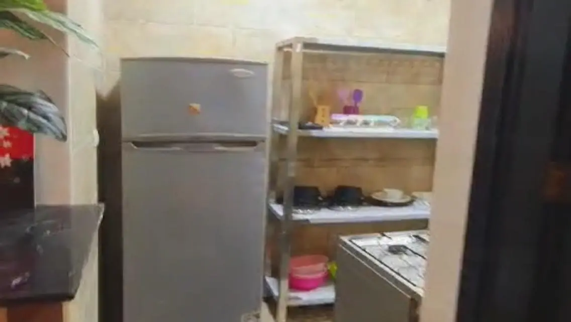 شقة للبيع فى مدينتى غرفتين نوم وحمام بالفرش والأجه