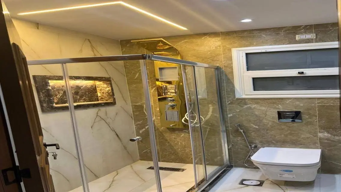 شقة للبيع فى مدينتى 200متر منطقه b12 تشطيب الترا س