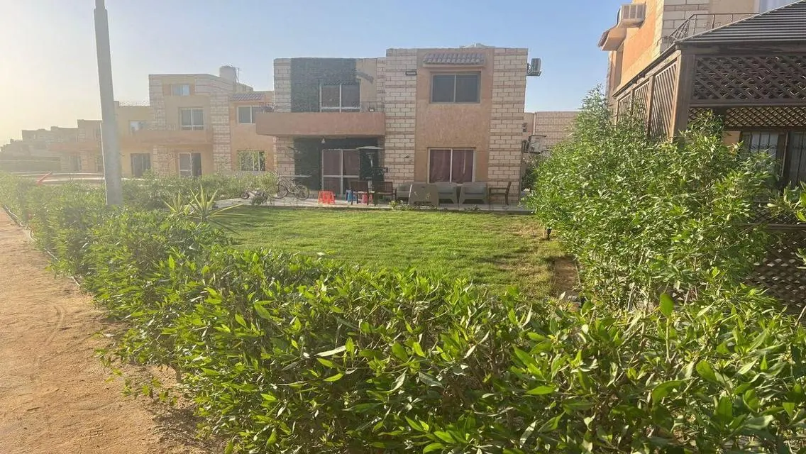 Villa for sale with sea view in New Venice Village