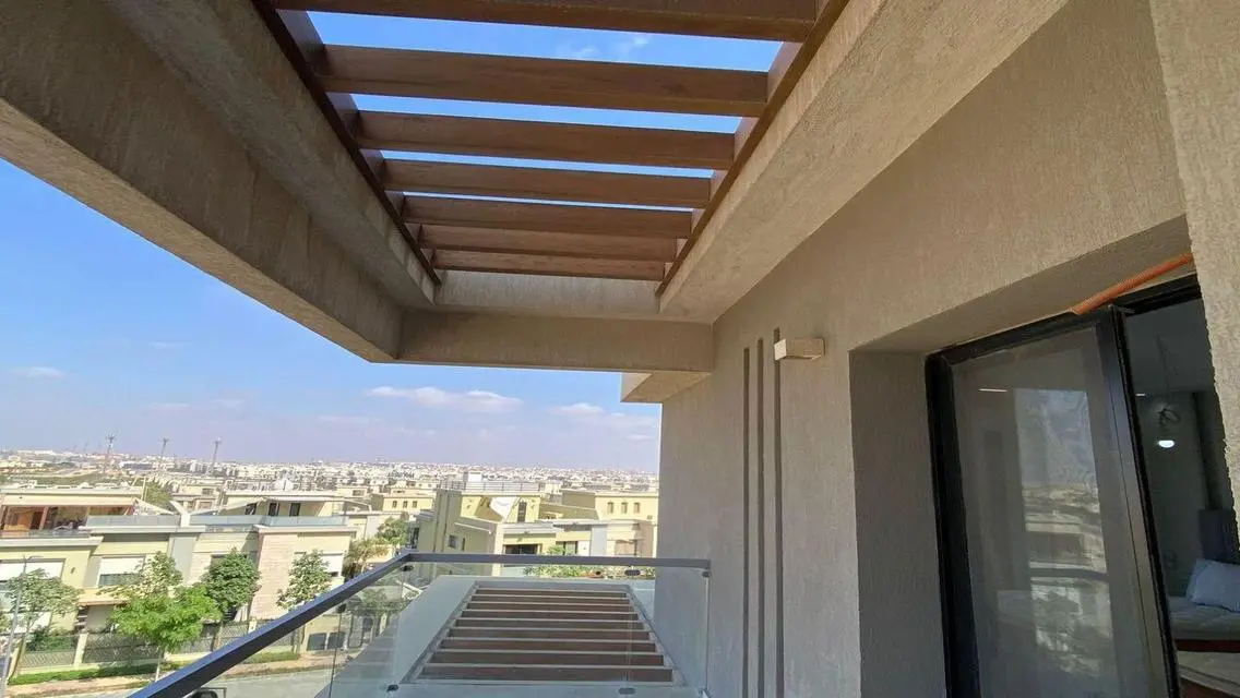 شقة مميزه للبيع في جولدن سكوير  بالقاهرة الجديدة