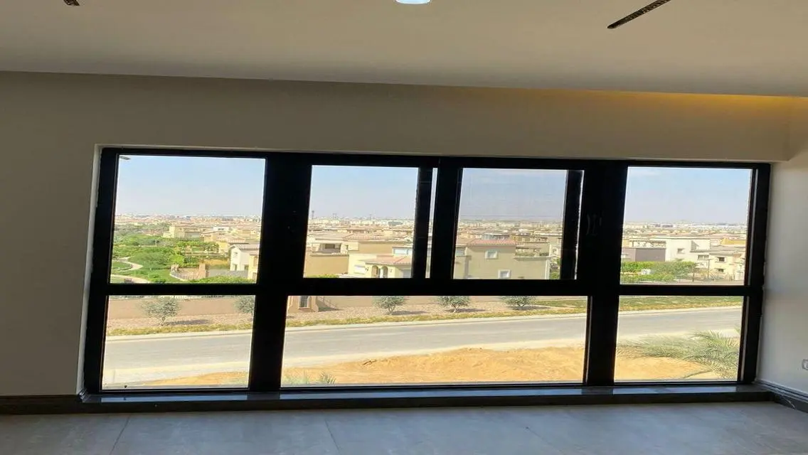شقة مميزه للبيع في جولدن سكوير  بالقاهرة الجديدة