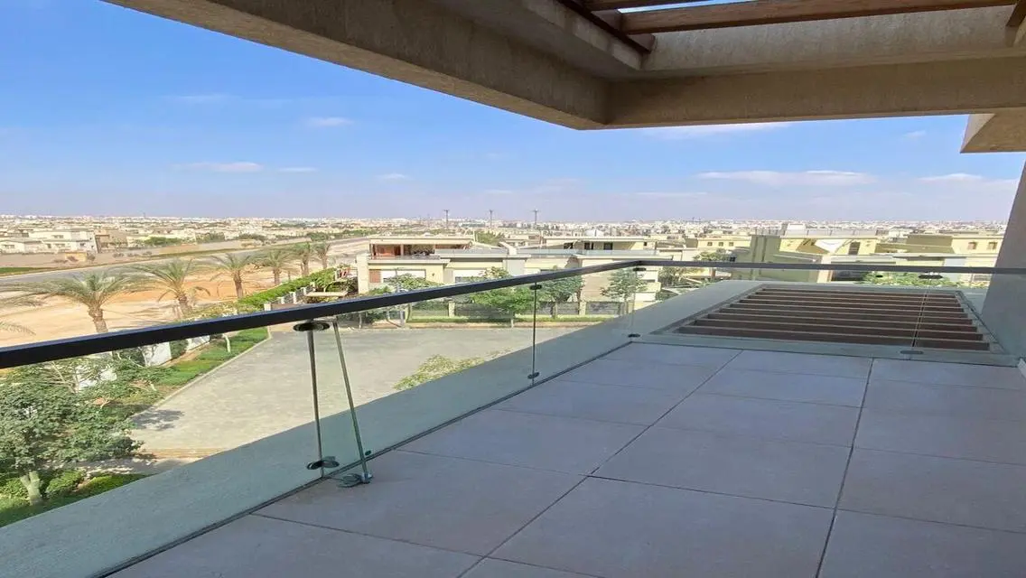 شقة مميزه للبيع في جولدن سكوير  بالقاهرة الجديدة