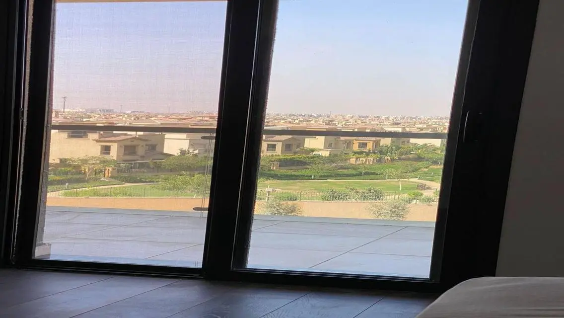 شقة مميزه للبيع في جولدن سكوير  بالقاهرة الجديدة