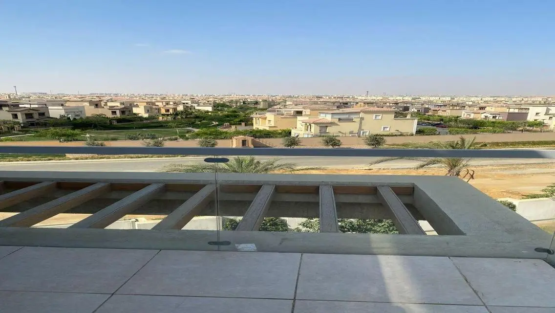 شقة مميزه للبيع في جولدن سكوير  بالقاهرة الجديدة