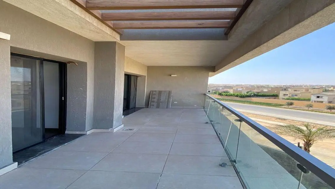 شقة مميزه للبيع في جولدن سكوير  بالقاهرة الجديدة