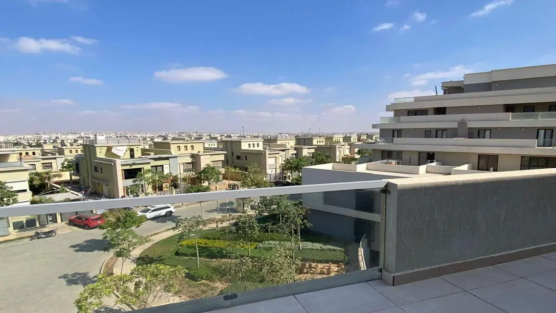 شقة مميزه للبيع في جولدن سكوير  بالقاهرة الجديدة