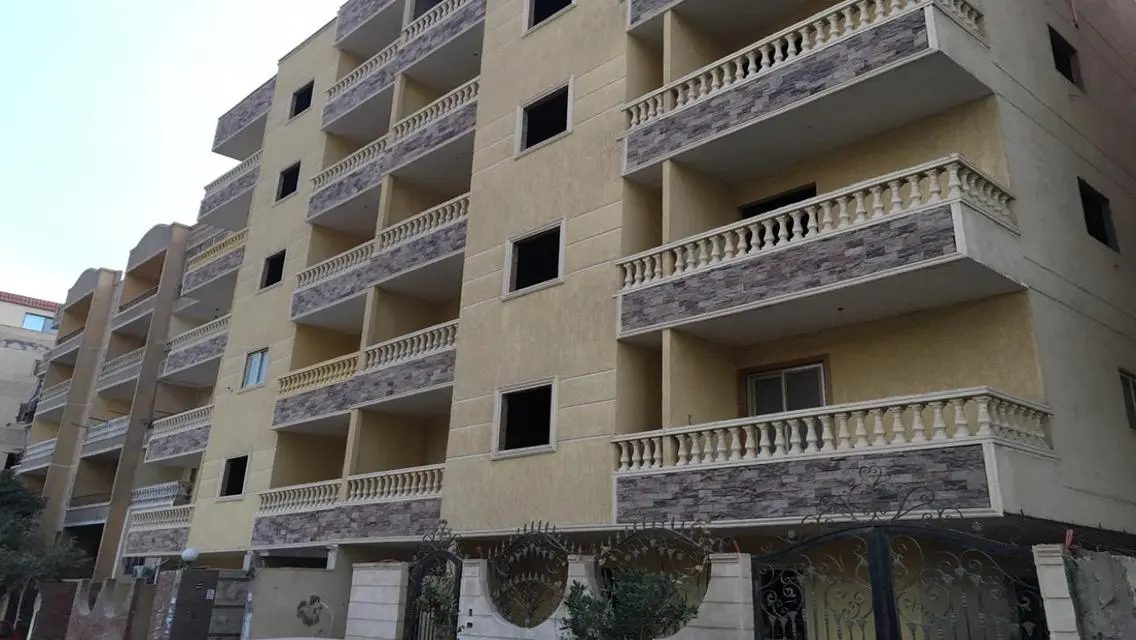 شقه 85م بحرى فيو مميز مقدم 500,000 قسط سنتين