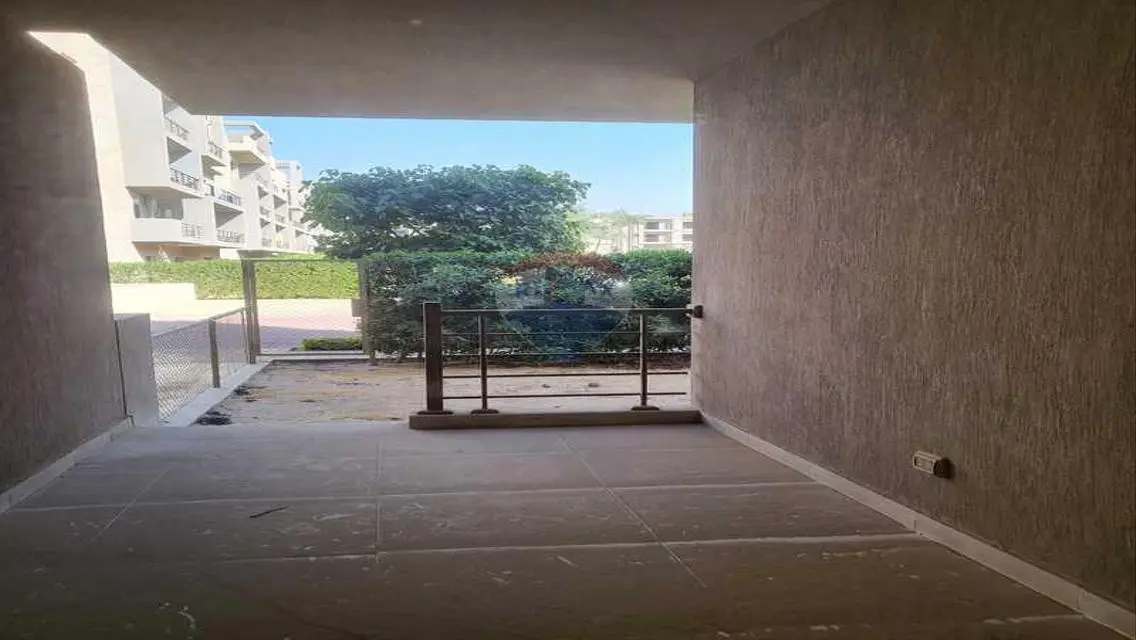 شقه ارضي بحديقه للايجار بالتكيفات و المطبخ المراسم