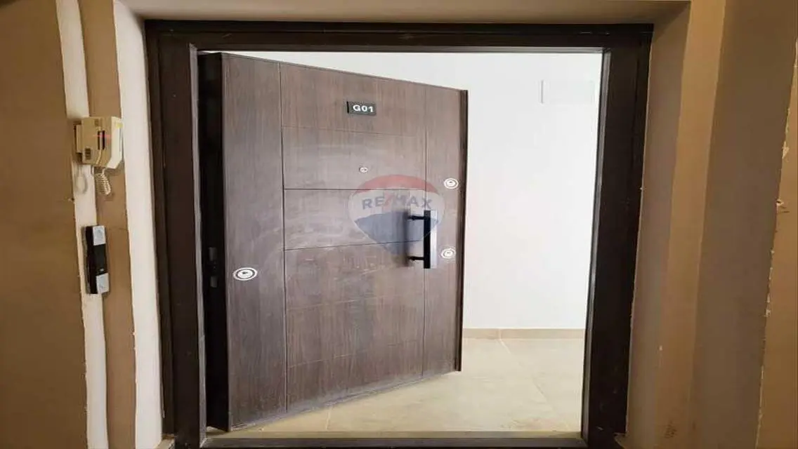 شقه ارضي بحديقه للايجار بالتكيفات و المطبخ المراسم