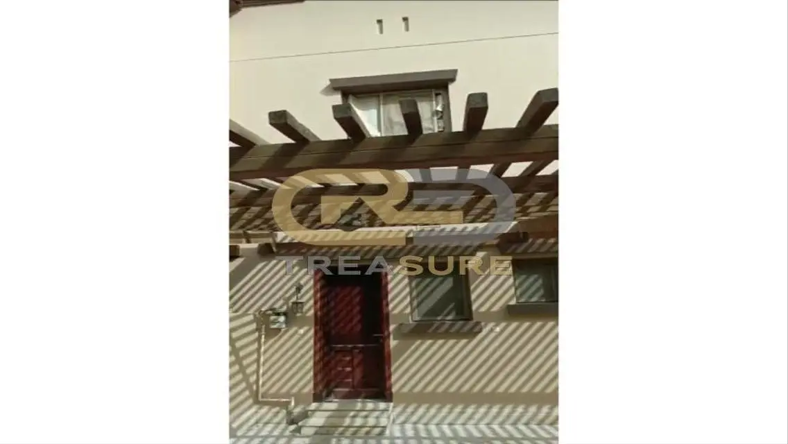 تاون هاوس بالمطبخ وتكييفات للبيع في اب تاون كايرو.