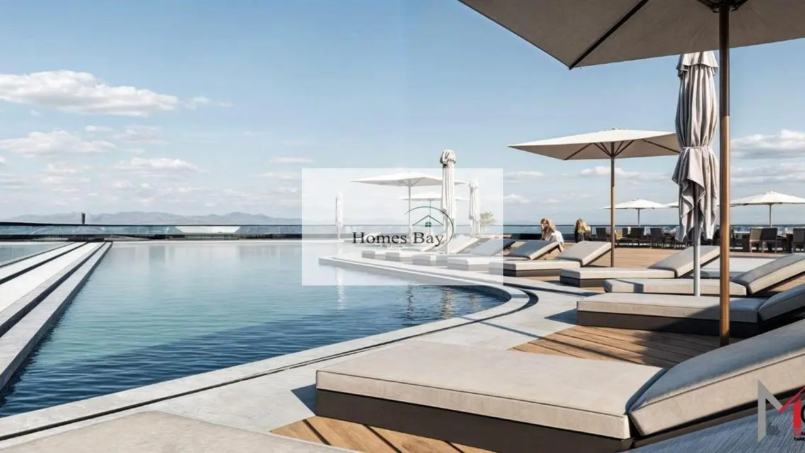 Elegant Atlantis Two-Bedroom Overlooking Sparkling