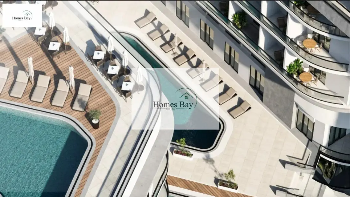 Elegant Atlantis Two-Bedroom Overlooking Sparkling