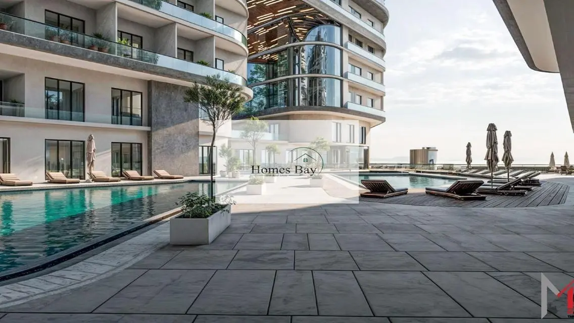 Elegant Atlantis Two-Bedroom Overlooking Sparkling