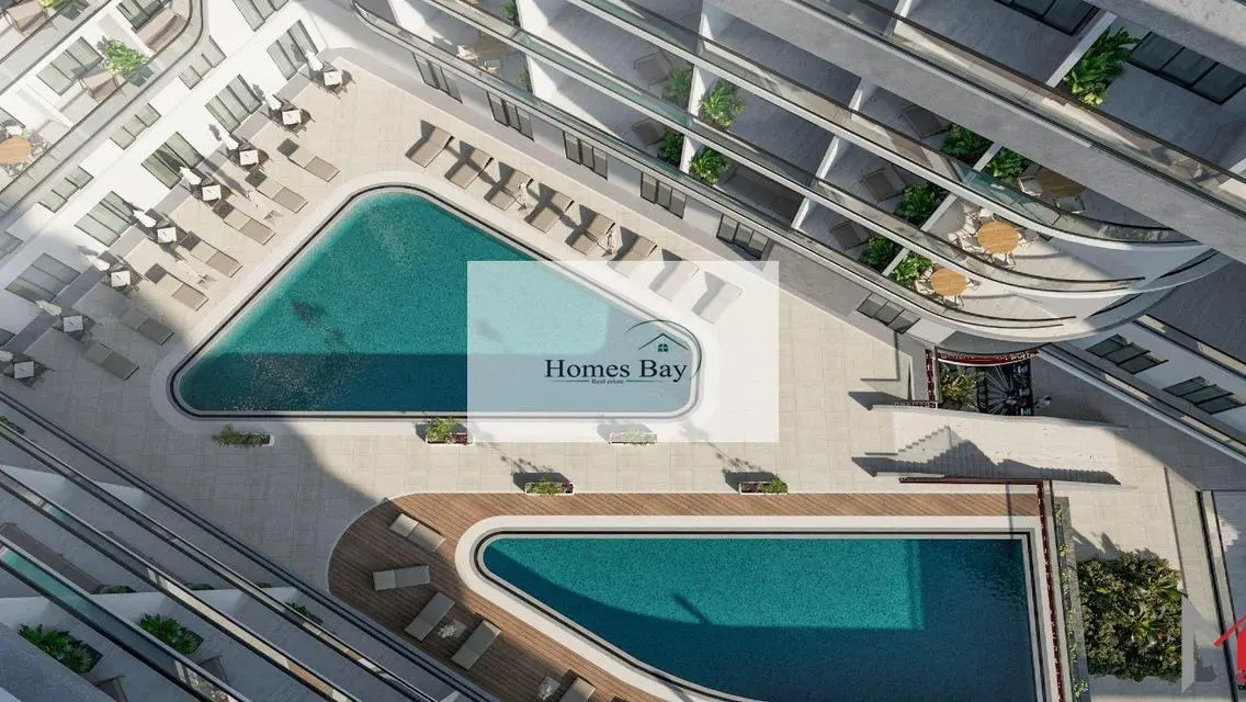 Elegant Atlantis Two-Bedroom Overlooking Sparkling