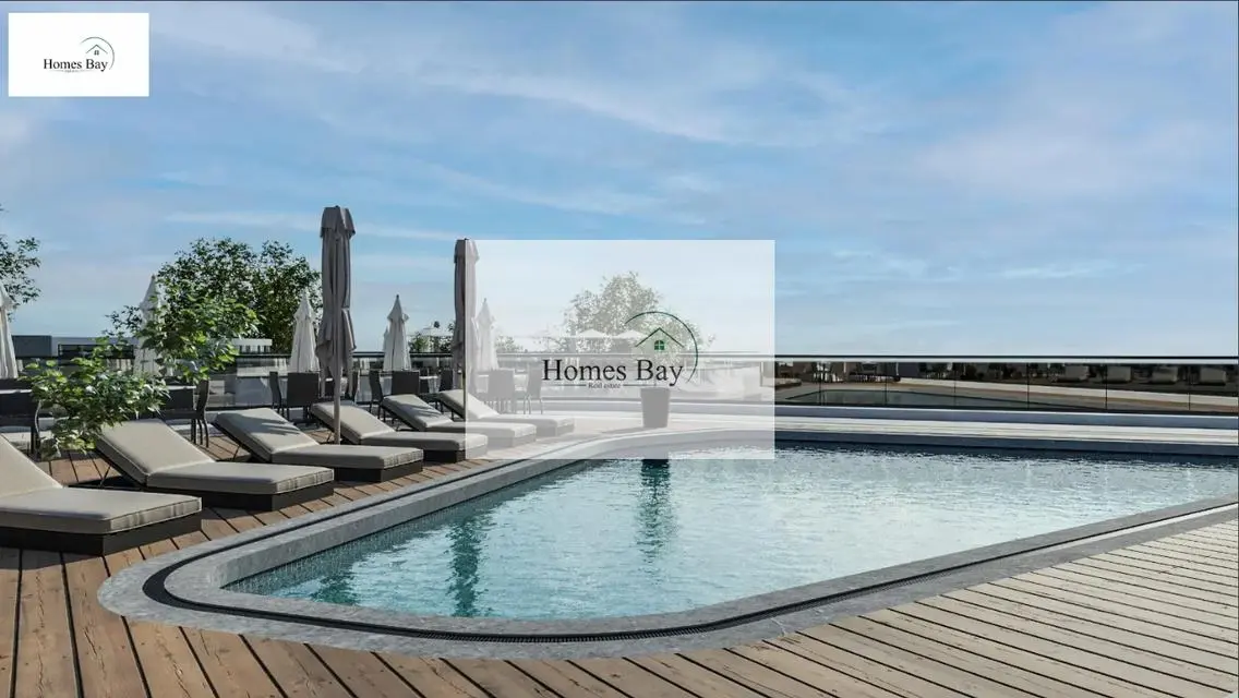 Elegant Atlantis Two-Bedroom Overlooking Sparkling