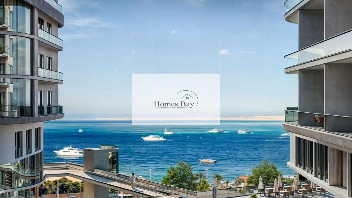 Elegant Atlantis Two-Bedroom Overlooking Sparkling