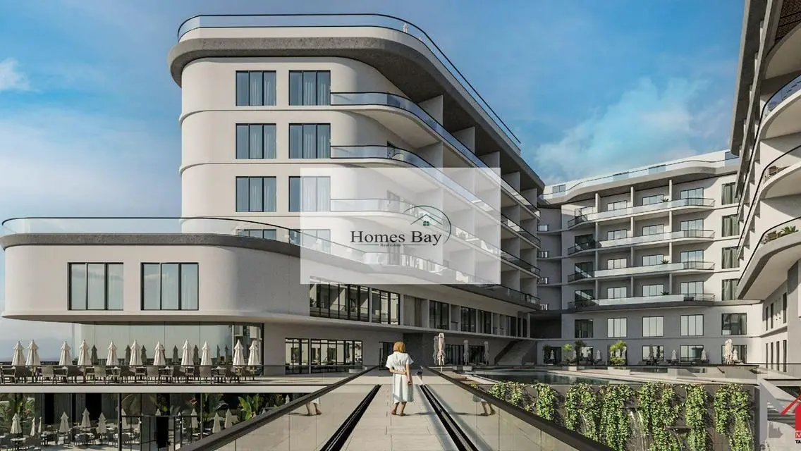 Elegant Atlantis Two-Bedroom Overlooking Sparkling