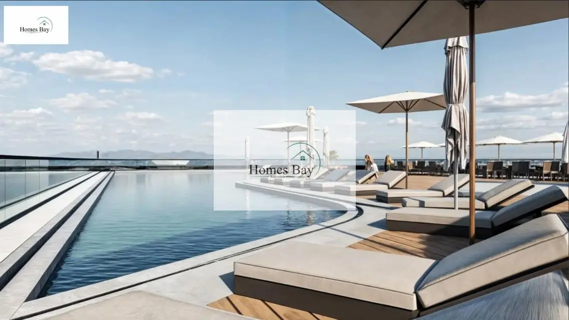 Elegant Atlantis Two-Bedroom Overlooking Sparkling