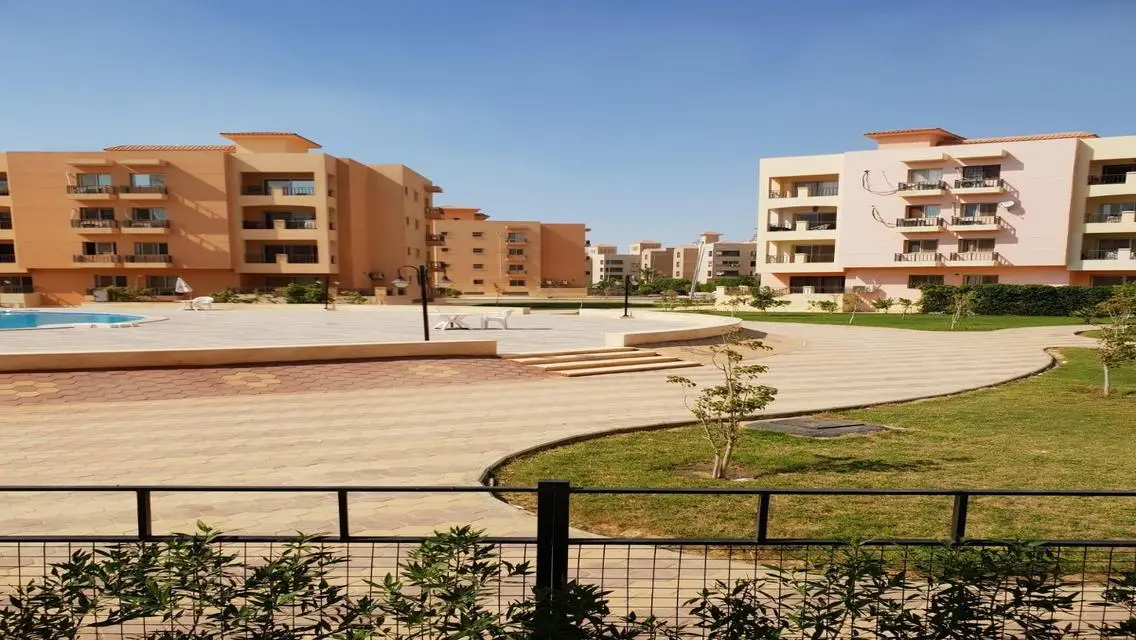 للبيع شقه ارضي بجنينه مميزه جدا بدريم لاند