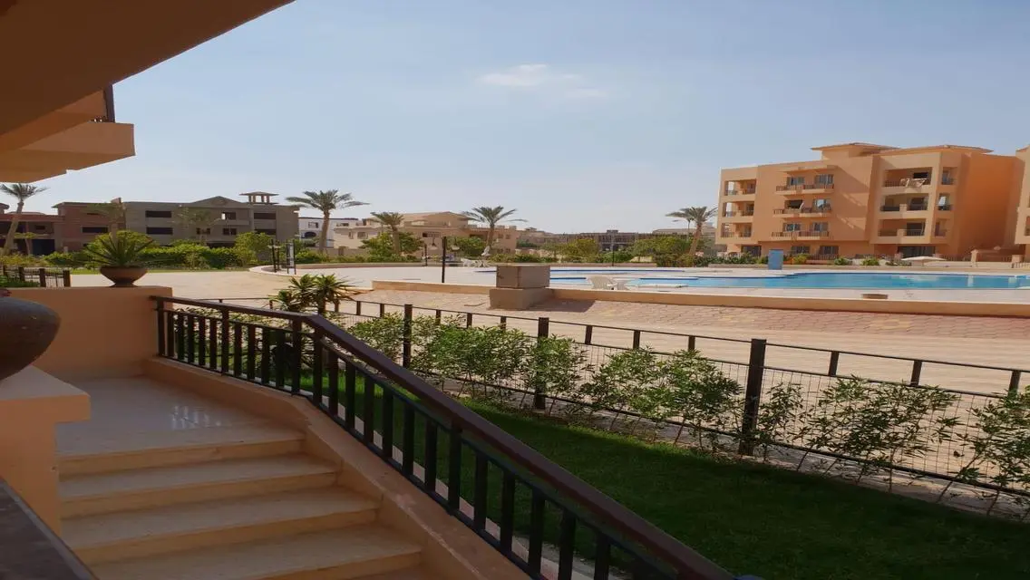 للبيع شقه ارضي بجنينه مميزه جدا بدريم لاند