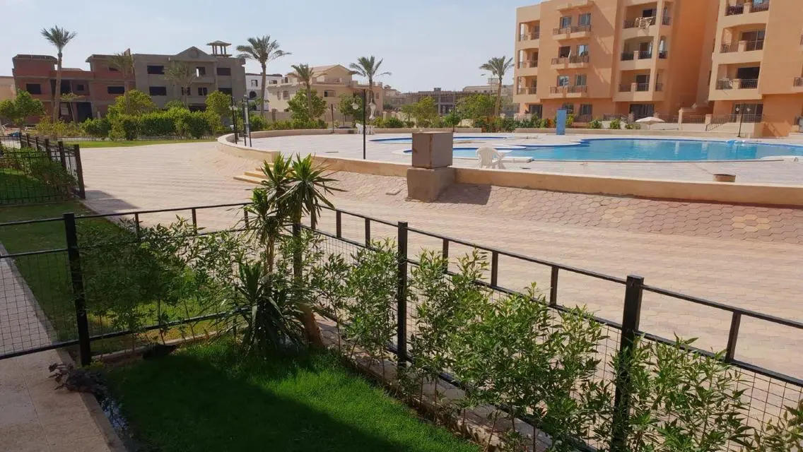 للبيع شقه ارضي بجنينه مميزه جدا بدريم لاند