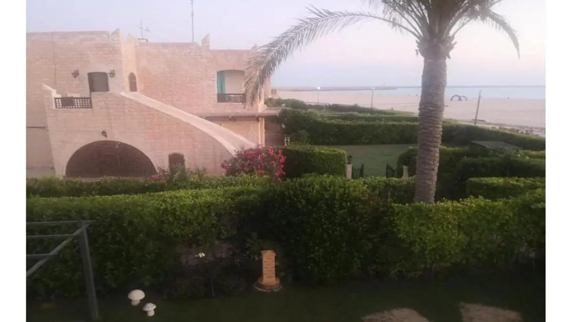 للبيع شاليه بمارينا 2 في نادي السيارات اول صف بحر 