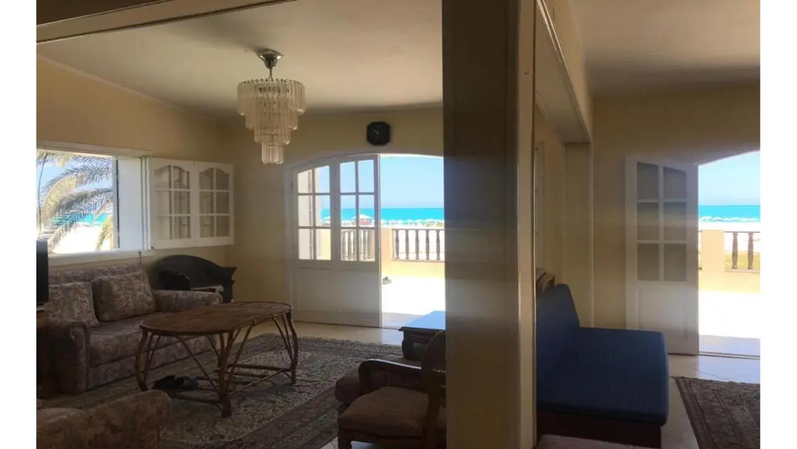 للبيع شاليه بمارينا 2 في نادي السيارات اول صف بحر 