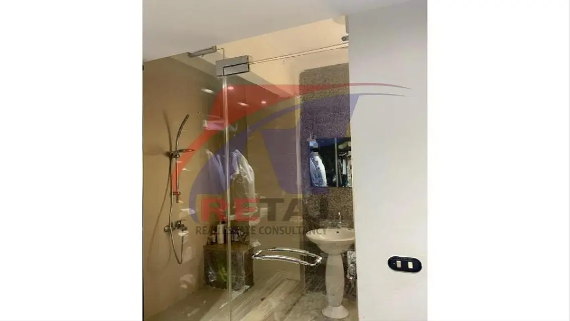 شقة للبيع في لوكيشن مميز فيلات النرجس ٦          .