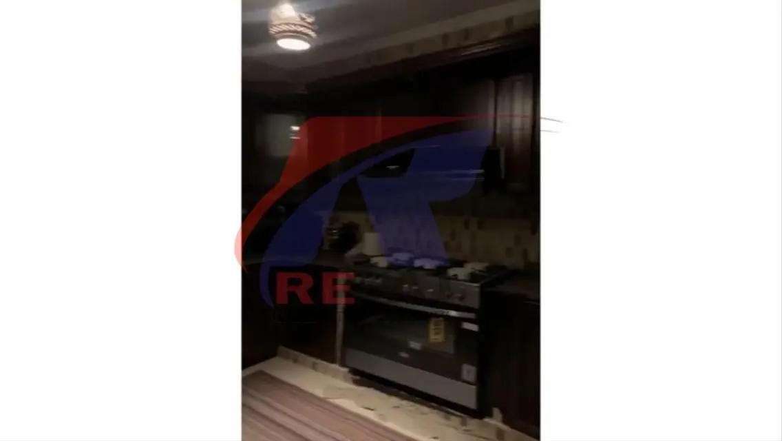 شقة للبيع في فيلات النرجس 5 بجانب ديار المخابرات .