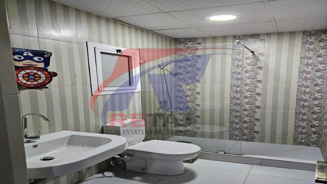 شقه لايجار بالمطبخ تطل على حديق بمدينه نصر بالواحه