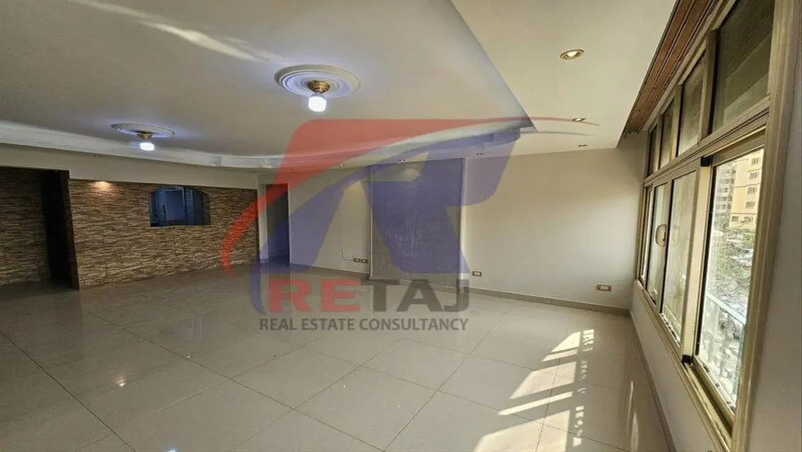 شقه لايجار بالمطبخ تطل على حديق بمدينه نصر بالواحه