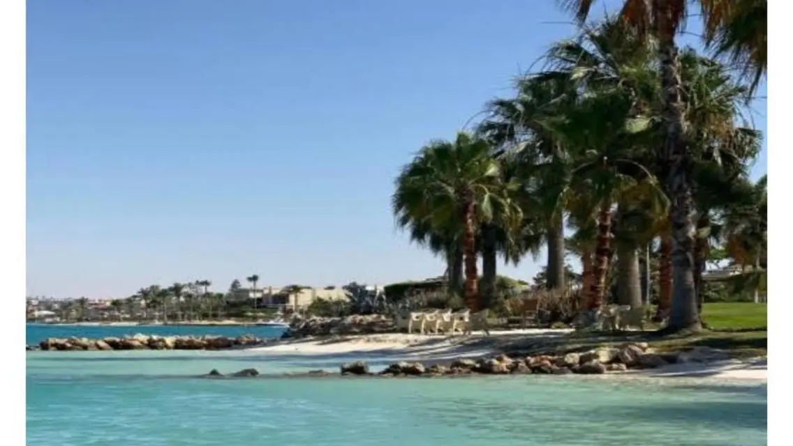 ڤيلا للبيع مارينا 4 اول صف بحيره رمليه موقع مميز. 
